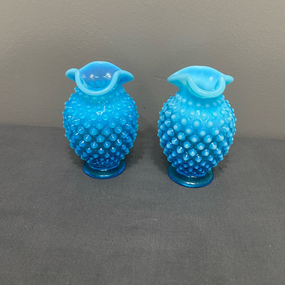 Vintage FENTON Blue Opalescent Hobnail Mini Ruffled Vases Pair #3953 Mid-Century - Picture 4 of 14